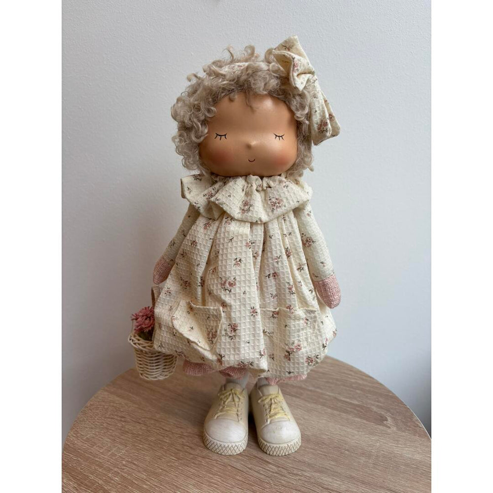 Bambolina in piedi Nuvole di Stoffa