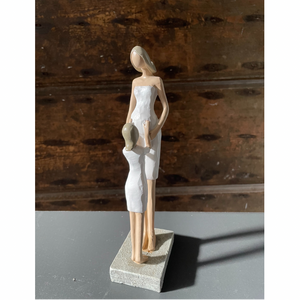 Statua mamma in dolce attesa Lorenzon