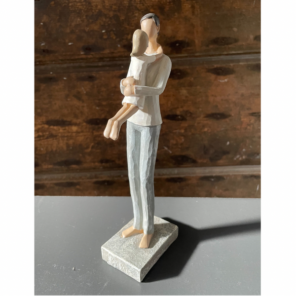 Statua papà con bimba Lorenzon